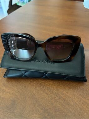 CHANEL
Acetate Strass Square Sunglasses
5422 Tortoise